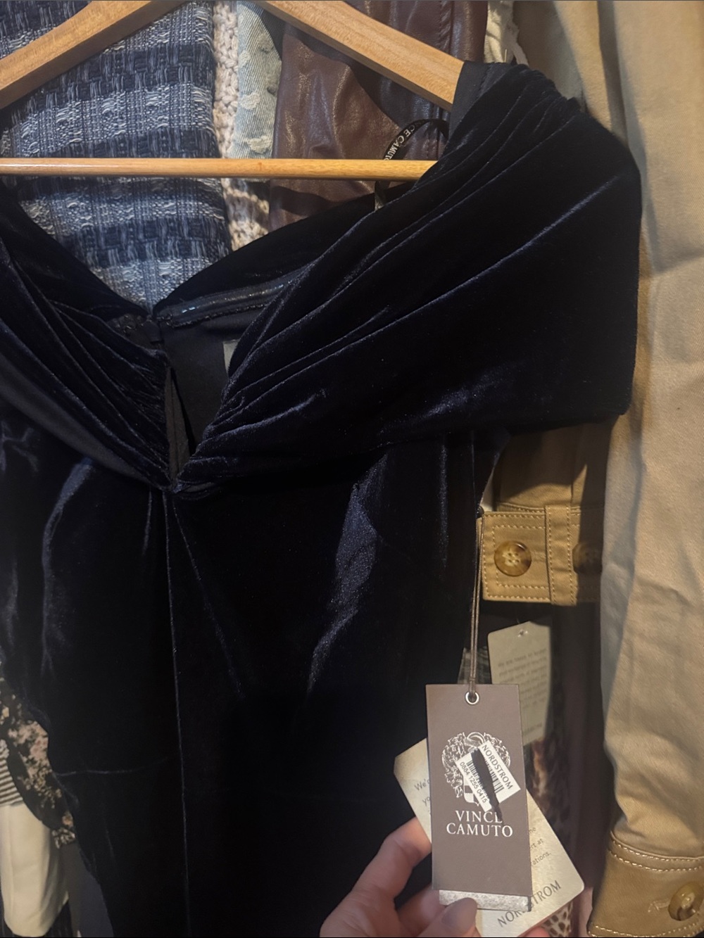 Vince Camuto • NWT $288USD Off-Shoulder Velvet Evening Gown Navy PTP 16-18.5 - Picture 3 of 3
